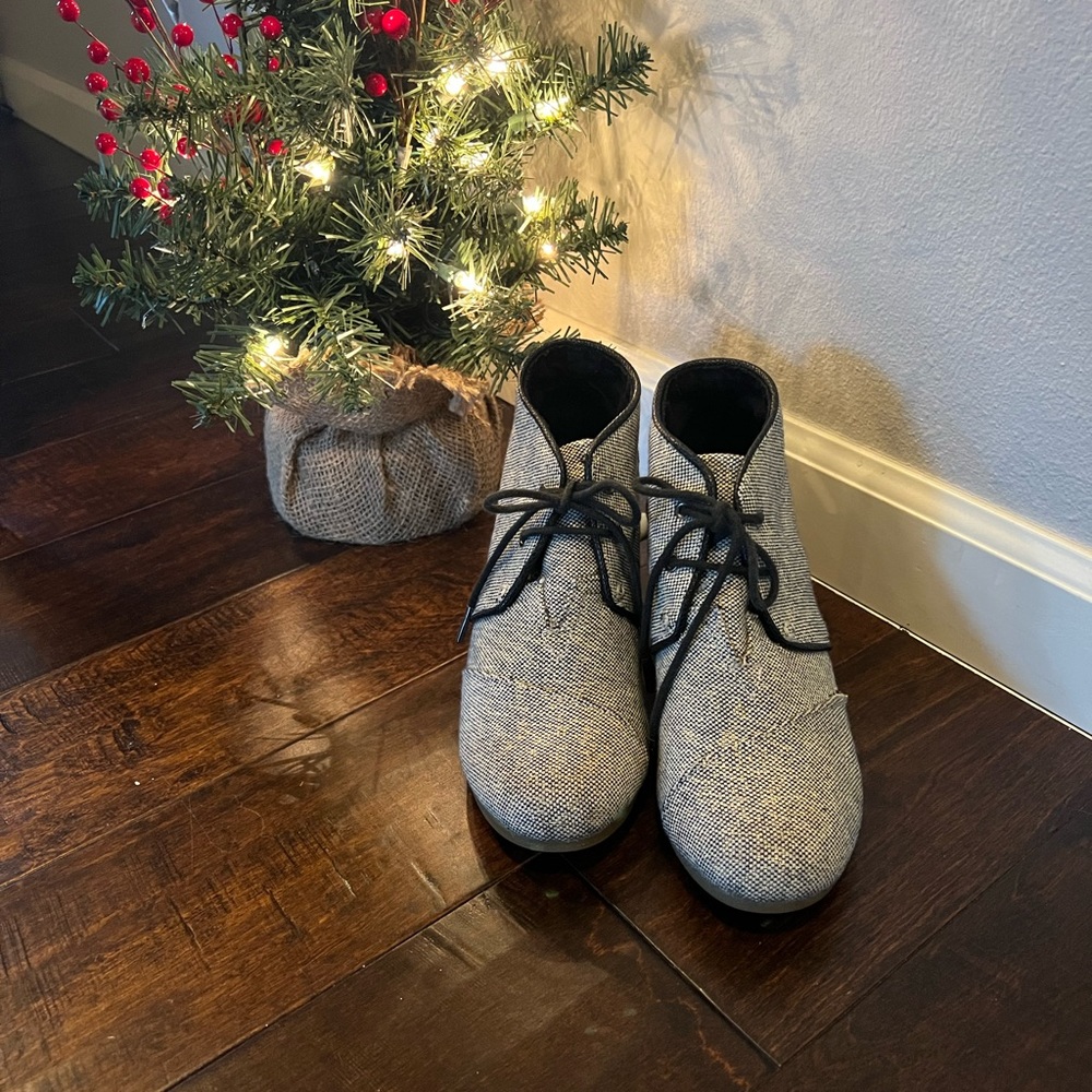 *TOMS* Wedge Booties